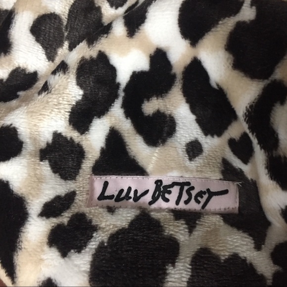Betsey Johnson leopard print throw, NWT - Picture 3 of 9